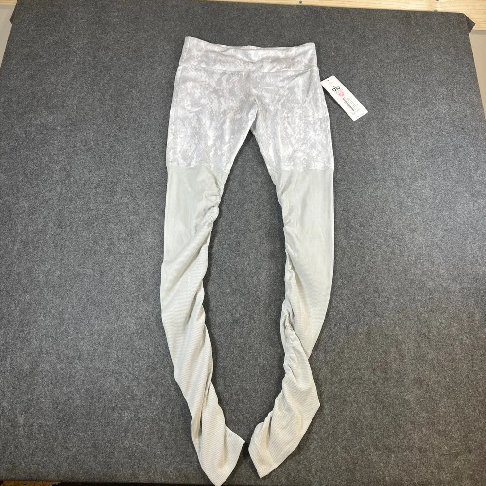 Alo‎ Yoga Goddess Ribbed Legging Vapor Python Glossy Grey White Snakeskin Medium